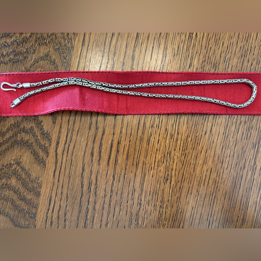 Byzantine chain with hook closure